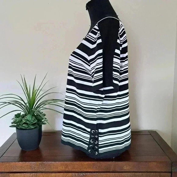 Michael Kors Short Sleeve Top Black and White Women's Size Medium - Picture 2 of 12